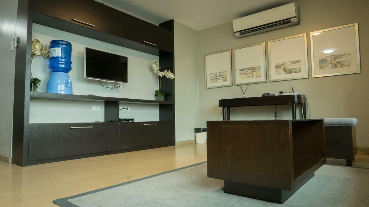 Avant Serviced Suites - Personal Concierge Manila Exterior photo